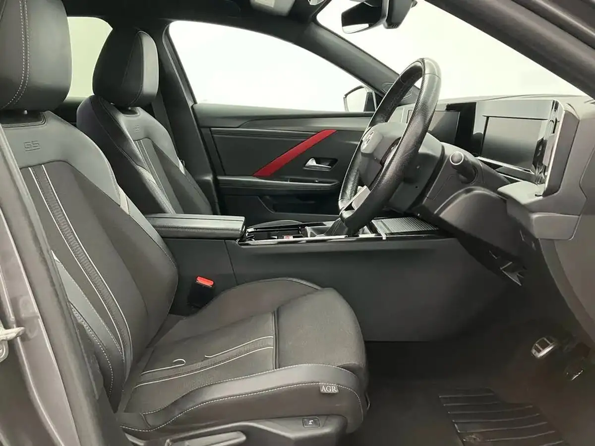 2022-vauxhall-astra-12-turbo-gs-line-hatchback-big-32