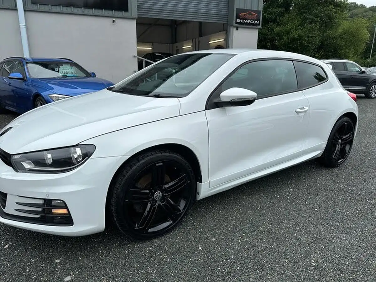 2015-volkswagen-scirocco-20tdi-r-line-184ps-big-39