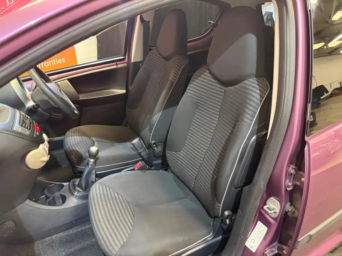 2013-peugeot-107-10-allure-5d-big-31