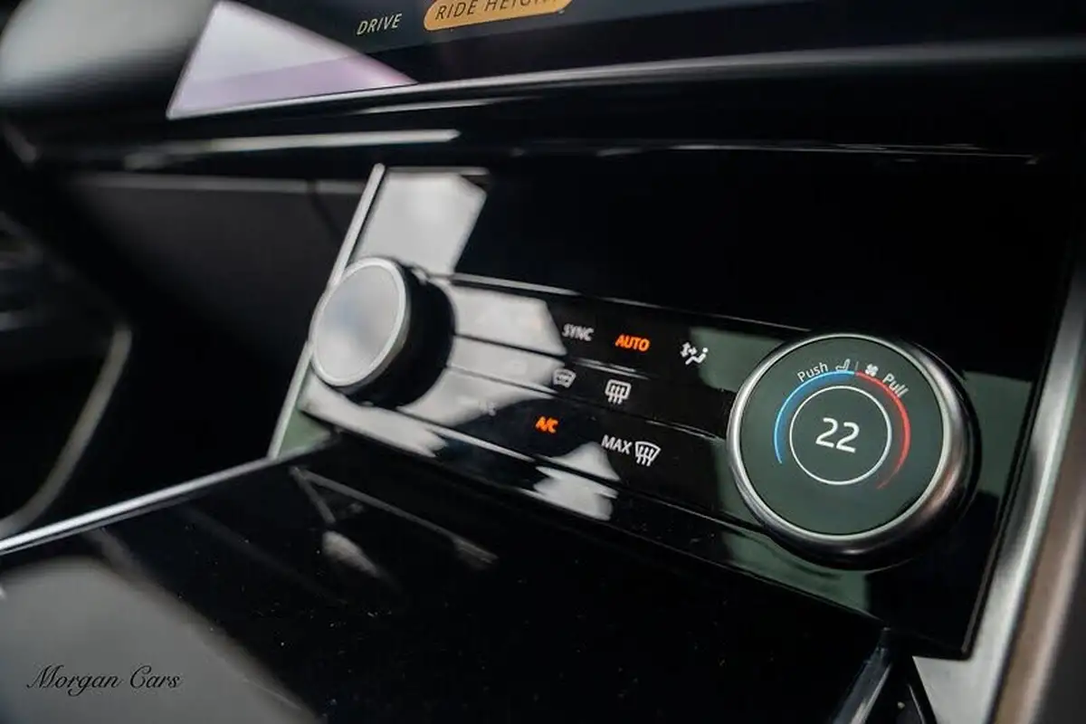 2022-land-rover-range-rover-30-p400-se-big-30