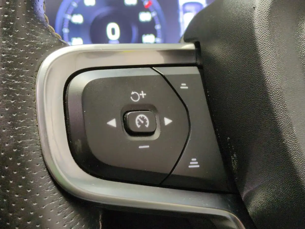 2021-volvo-xc40-15-t5-r-design-pro-262bhp-big-22