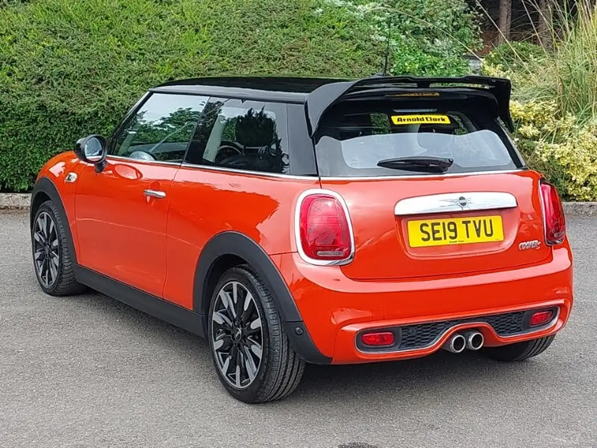 2019-mini-cooper-20-cooper-s-exclusive-189bhp-hatchback-3d-big-1
