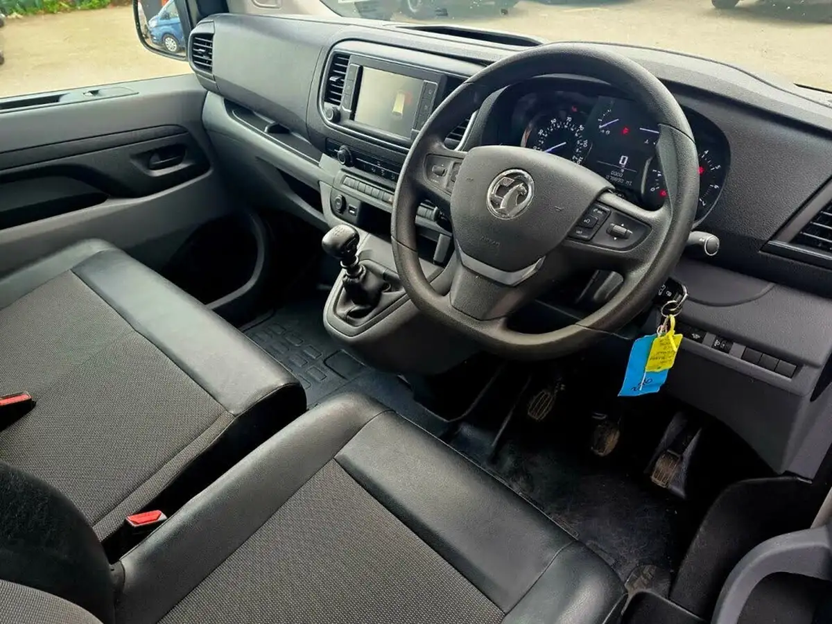 2019-vauxhall-vivaro-15td-2900-l2h1-dynamic-big-14