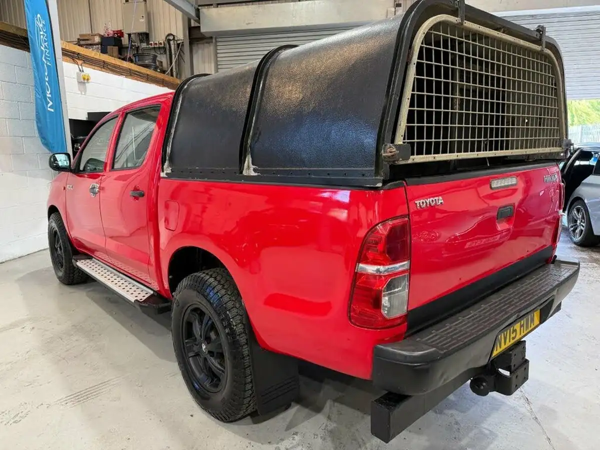 2015-toyota-hi-lux-25td-active-vsc-double-cab-pickup-big-2
