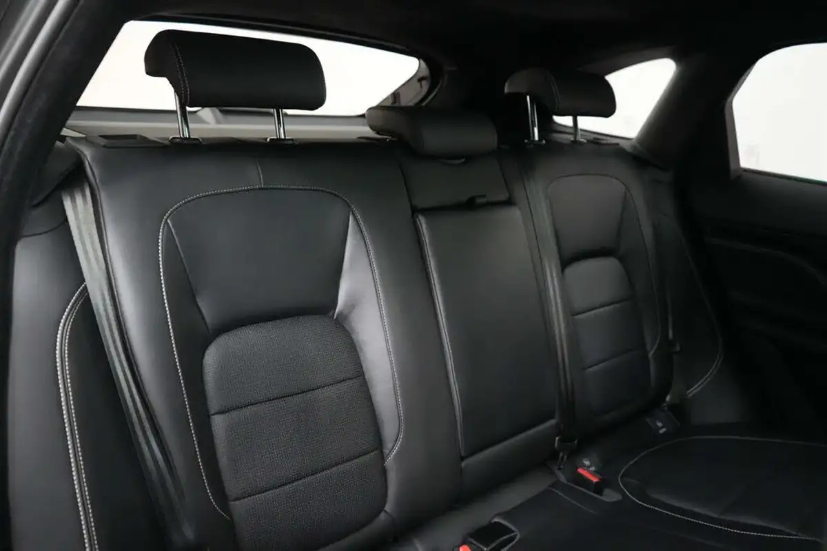 2020-jaguar-f-pace-20i-chequered-flag-big-22