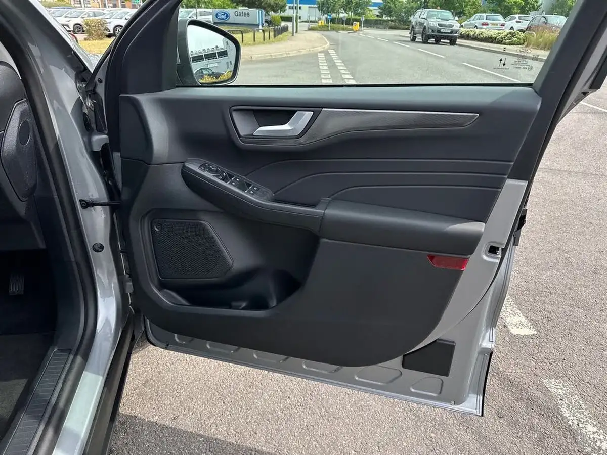 2024-ford-kuga-big-34