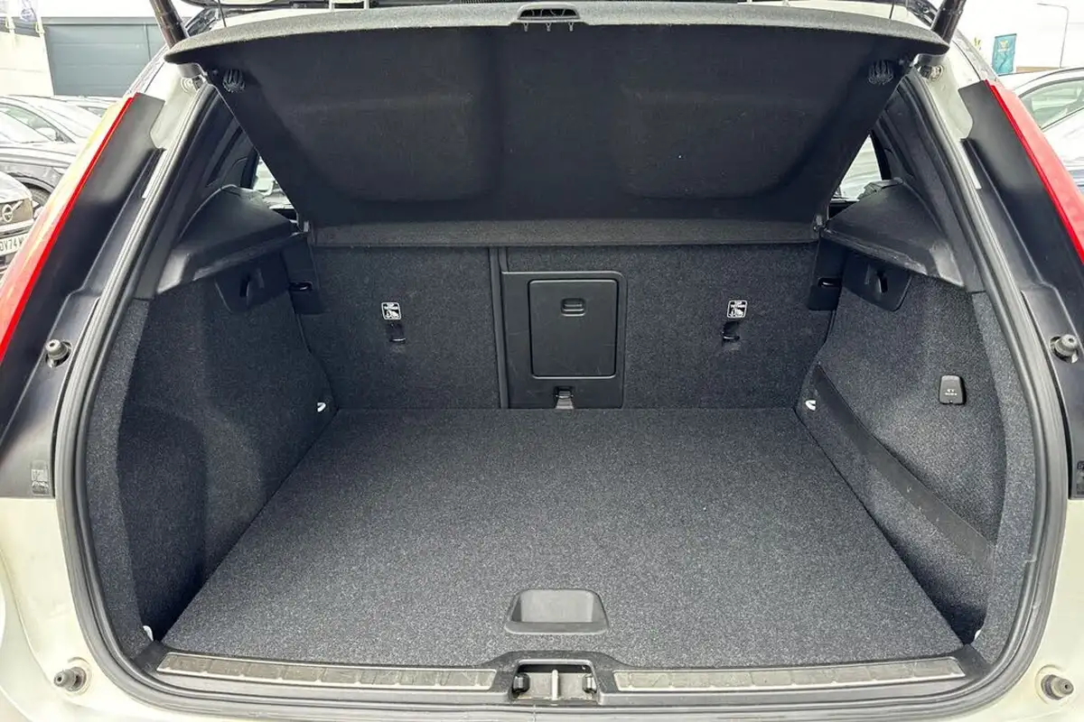 2020-volvo-xc40-20-b4-r-design-awd-big-7