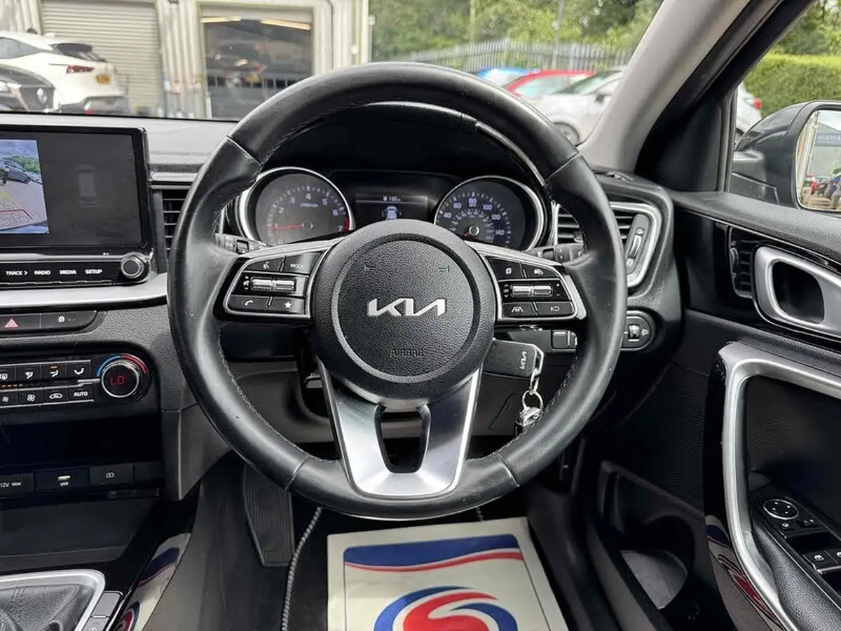 2022-kia-ceed-15-t-gdi-3-hatchback-big-26