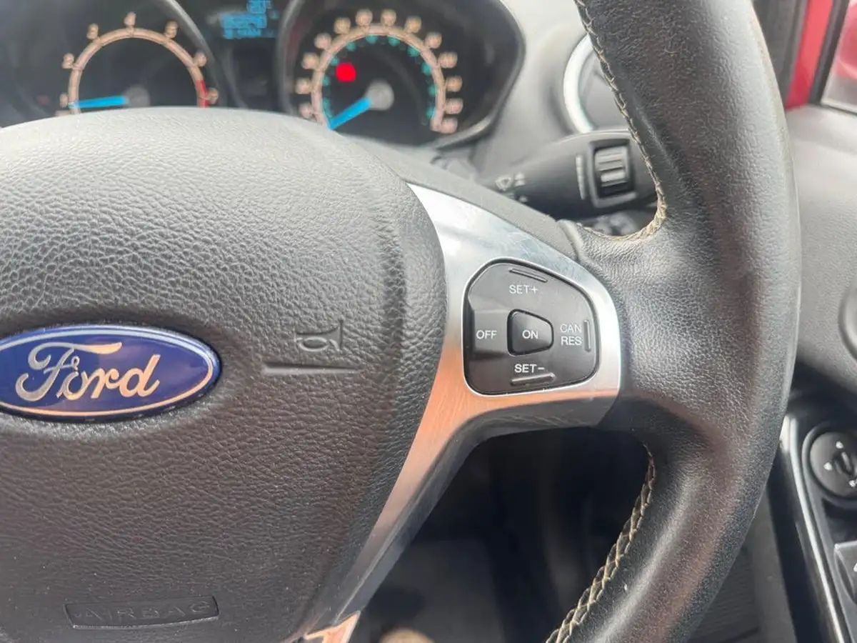 2016-ford-fiesta-10t-titanium-100ps-ecoboost-ss-5d-big-9