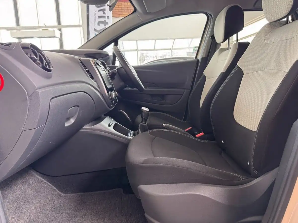 2019-renault-captur-09-tce-iconic-big-27