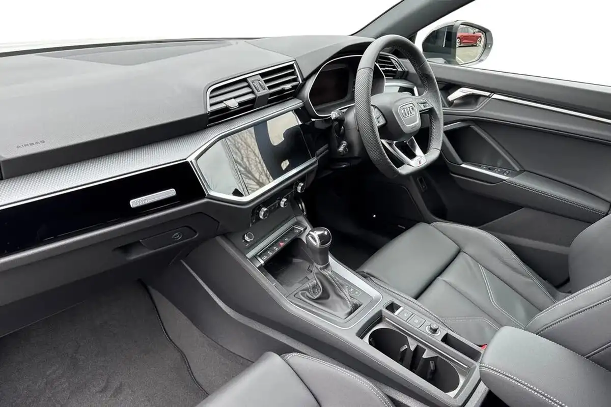 2025-audi-q3-15-35-tfsi-black-edition-station-wagon-s-tronic-big-13