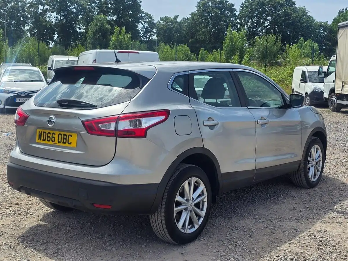 2017-nissan-qashqai-12-dig-t-acenta-smart-vision-packtech-pack-xtronic-cvt-big-15