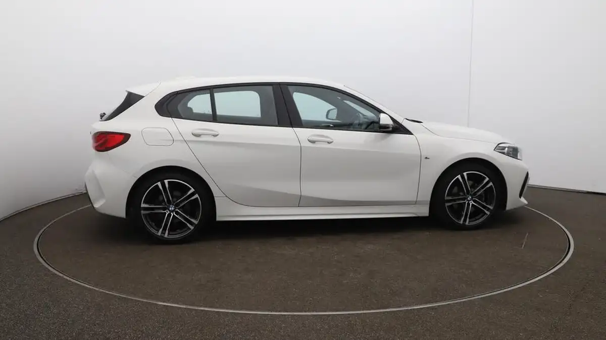 2022-bmw-1-series-15-118i-m-sport-lcp-big-49