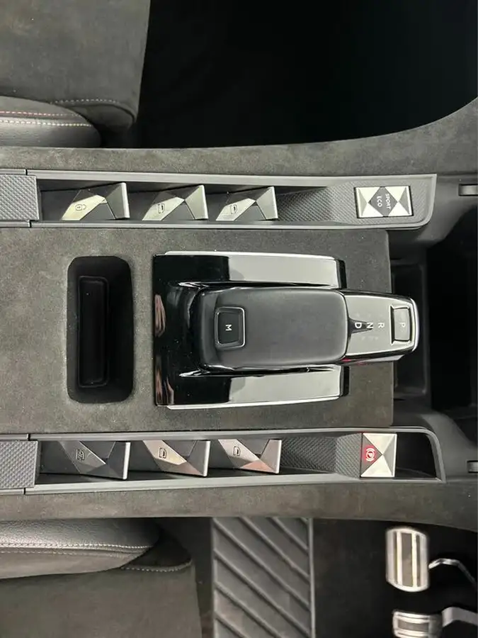 2019-ds-ds-7-crossback-16-puretech-performance-line-180ps-big-25