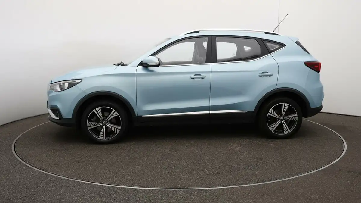 2021-mg-zs-suv-e-exclusive-ev-big-4