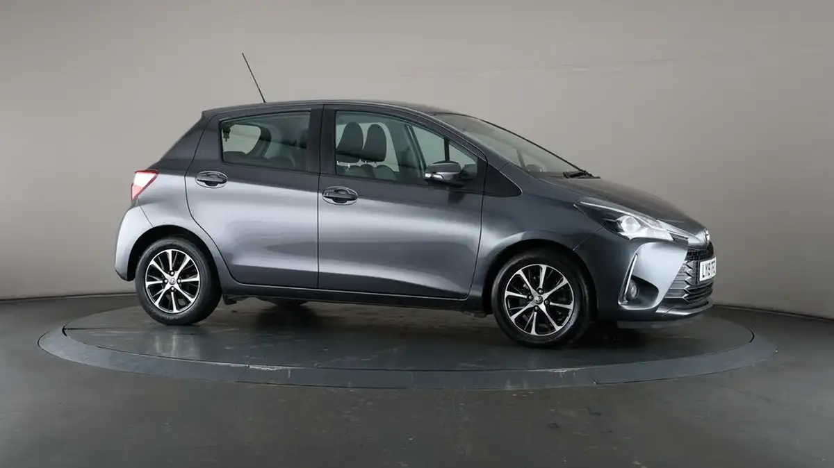 2019-toyota-yaris-15-vvt-i-icon-tech-111bhp-1496cc-big-47