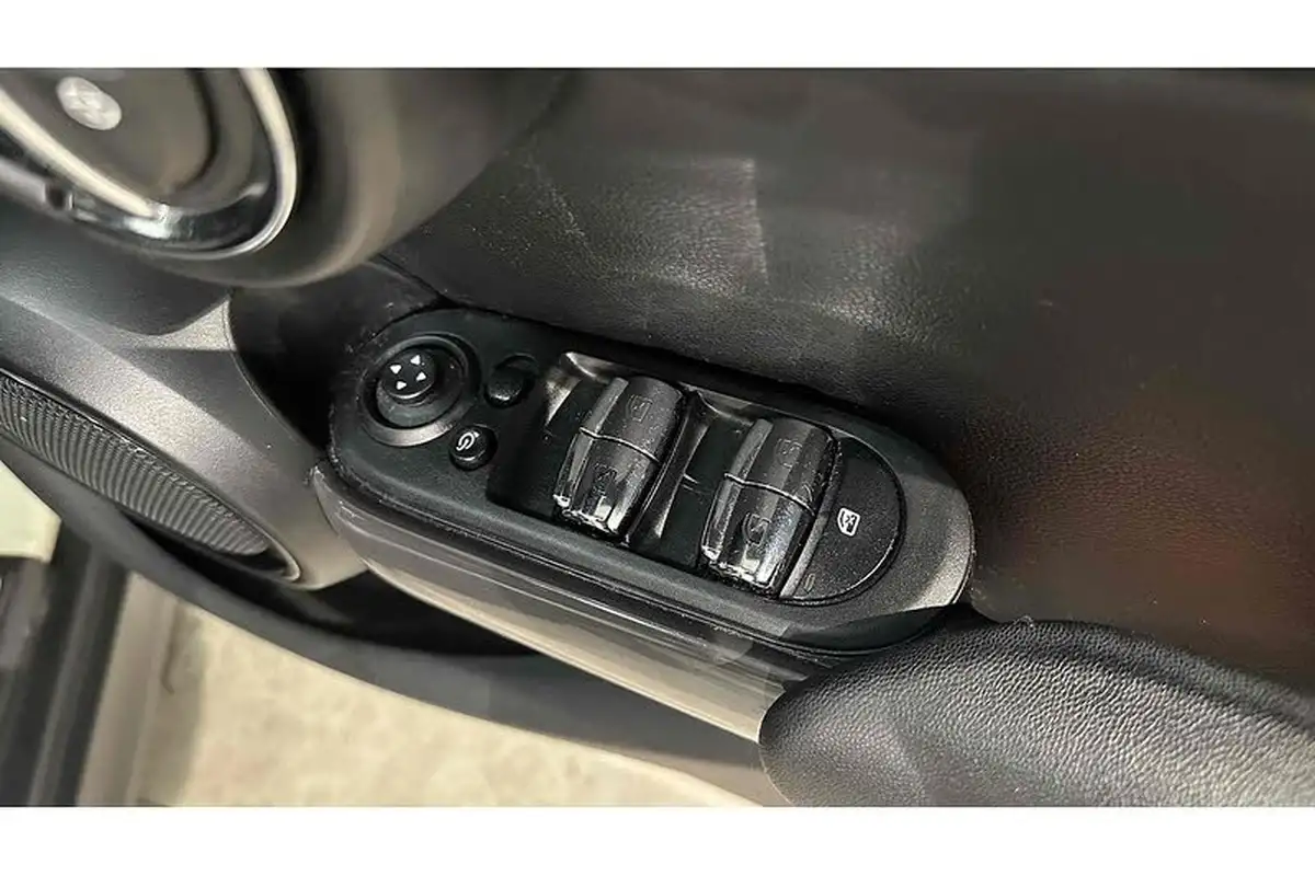 2018-mini-cooper-15-cooper-series-ii-ss-hatchback-5d-big-29