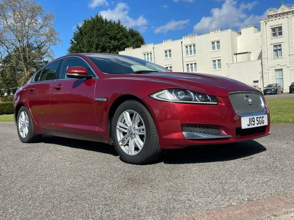 2013-jaguar-xf-22td-luxury-200ps-ss-saloon-4d-auto-big-0