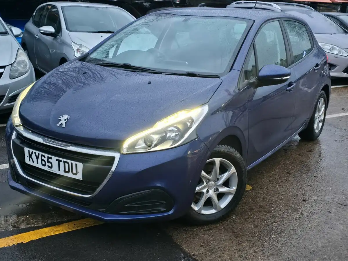 2015-peugeot-208-12-puretech-active-5d-big-2