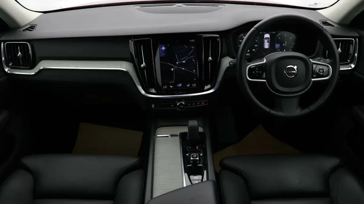 2021-volvo-v60-20td-b4-cross-country-big-12