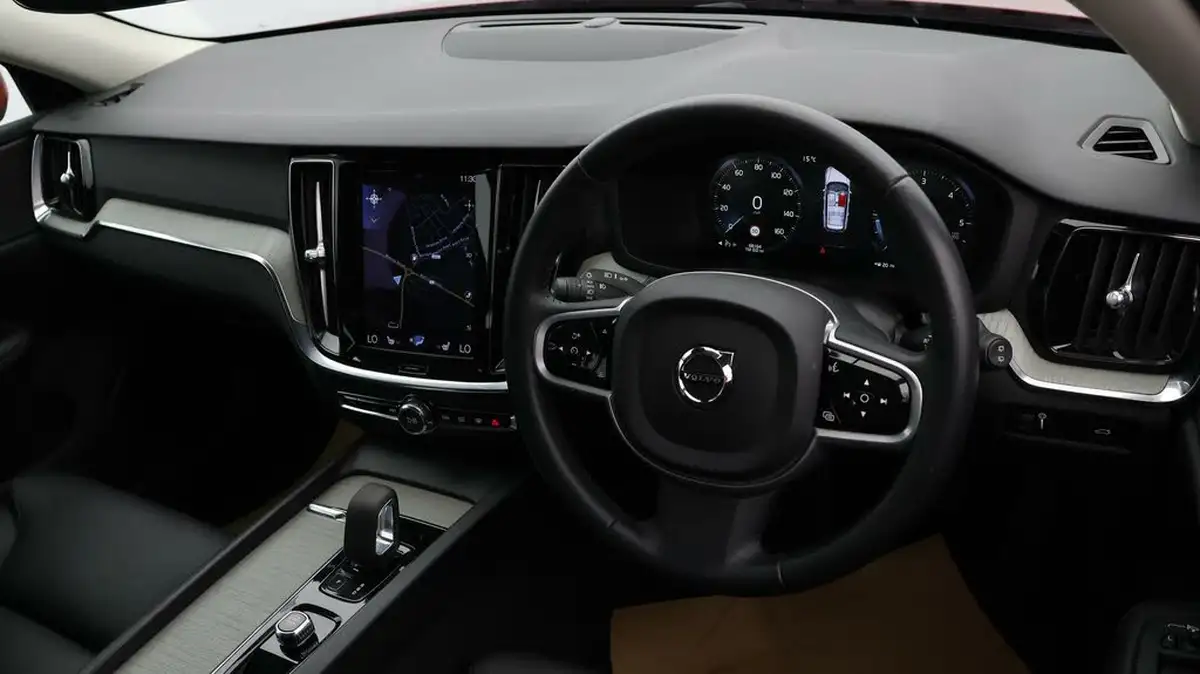 2021-volvo-v60-20td-b4-cross-country-big-8