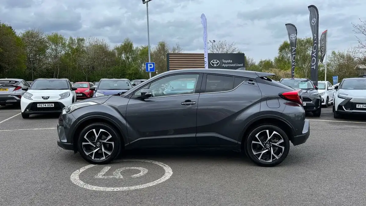 2019-toyota-c-hr-12-design-big-16