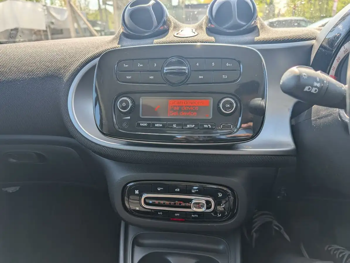 2017-smart-fortwo-10-passion-71bhp-ss-coupe-twinamic-big-11