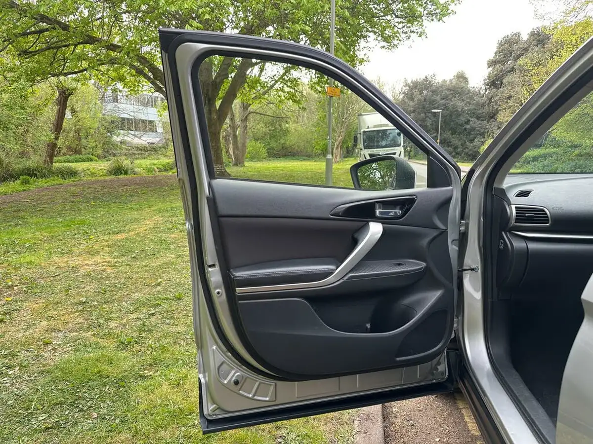 2018-mitsubishi-eclipse-cross-15-3-big-56