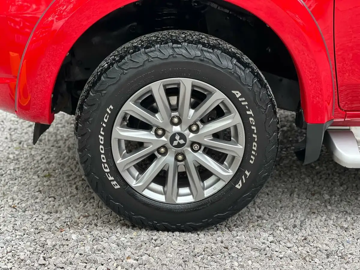 2018-mitsubishi-l200-24di-d-barbarian-sda-auto-big-11