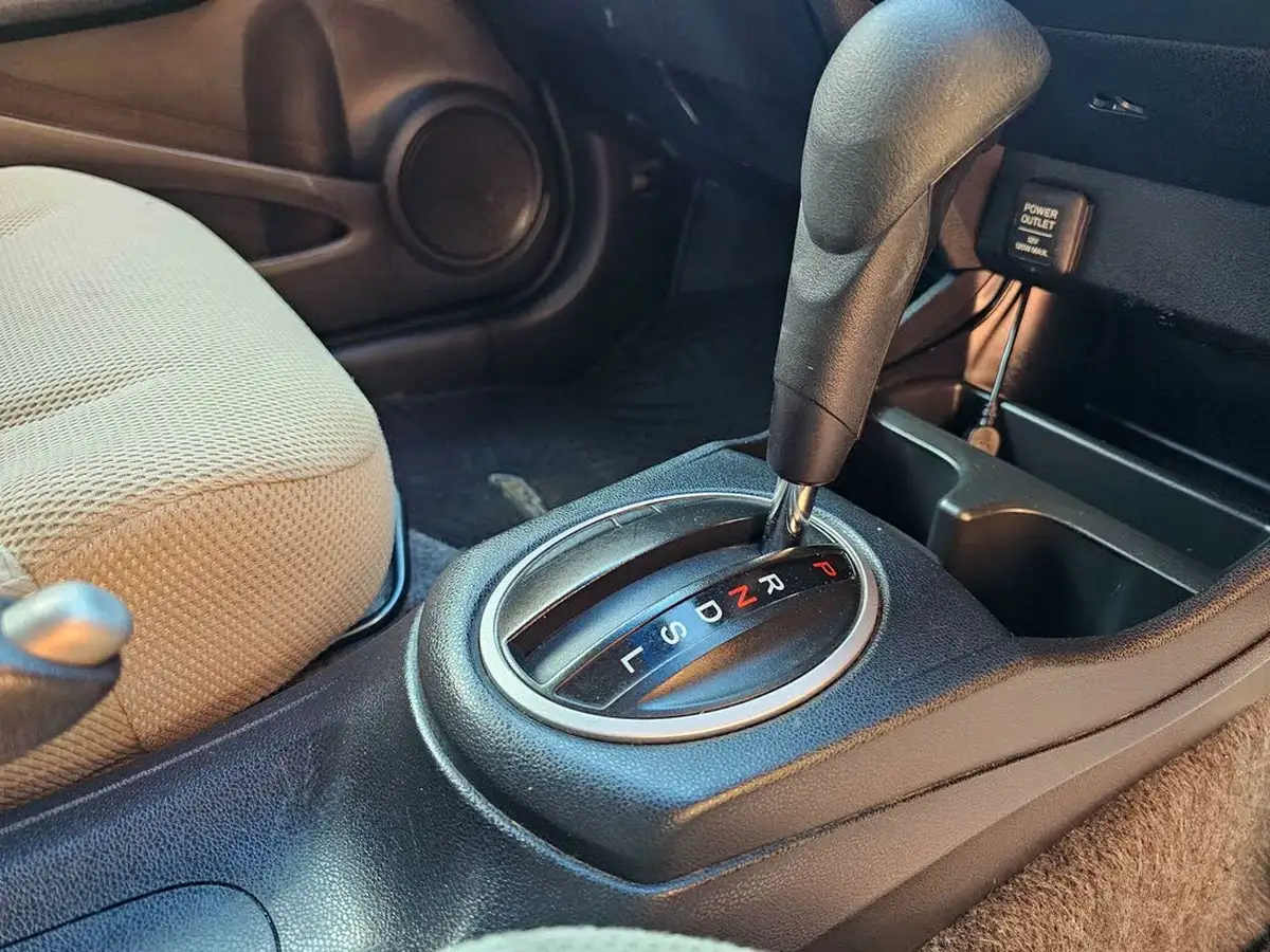 2012-honda-jazz-big-11