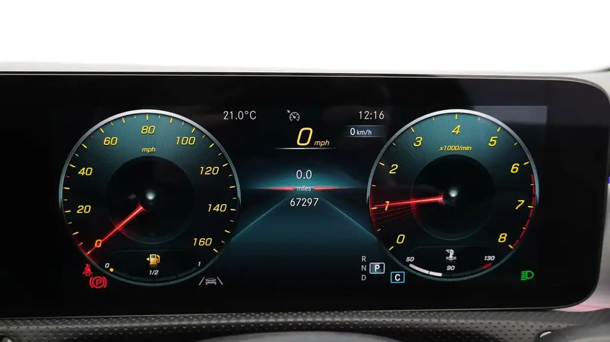 2021-mercedes-benz-cla-big-10