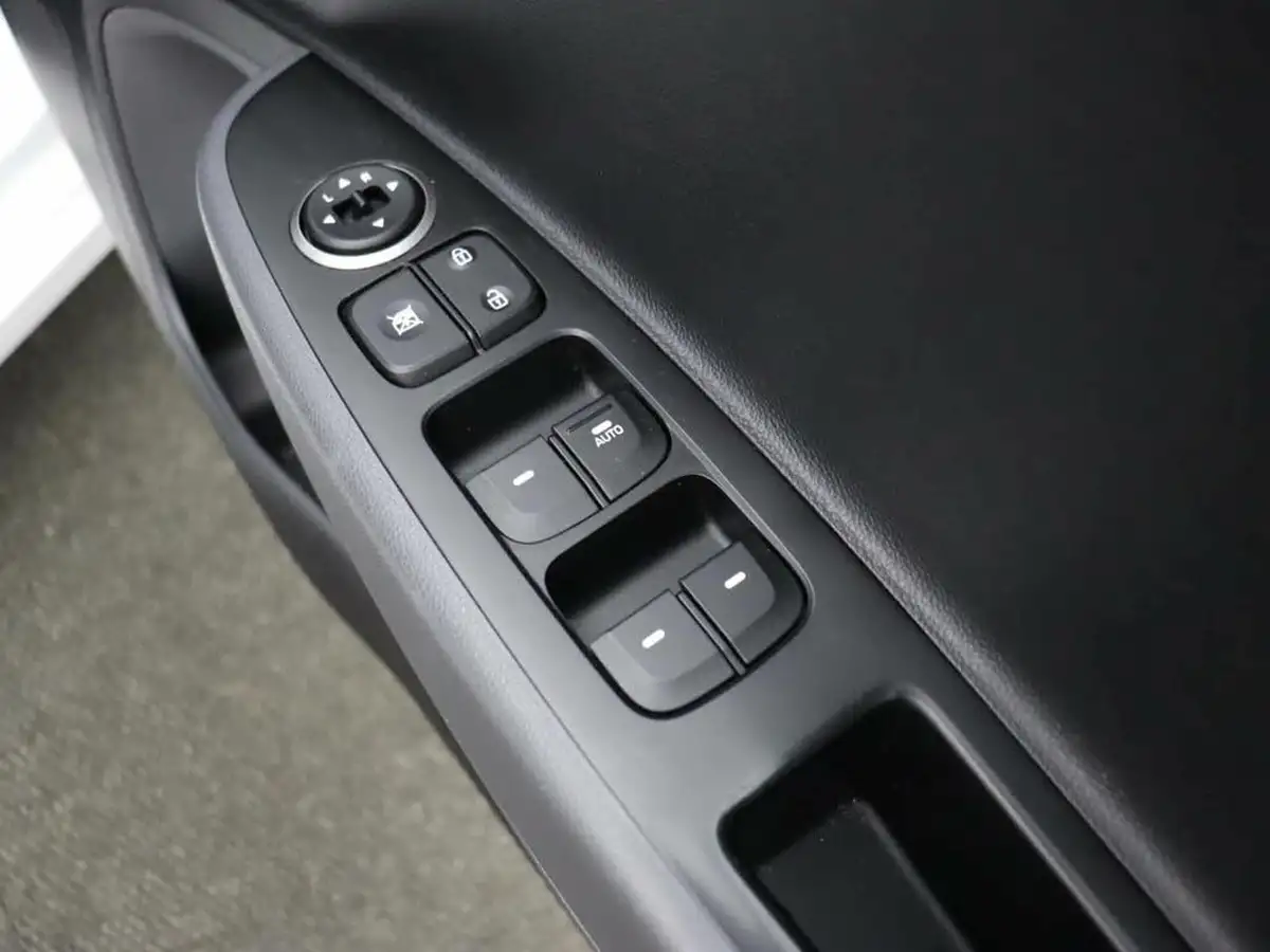 2017-hyundai-i10-12-premium-big-13