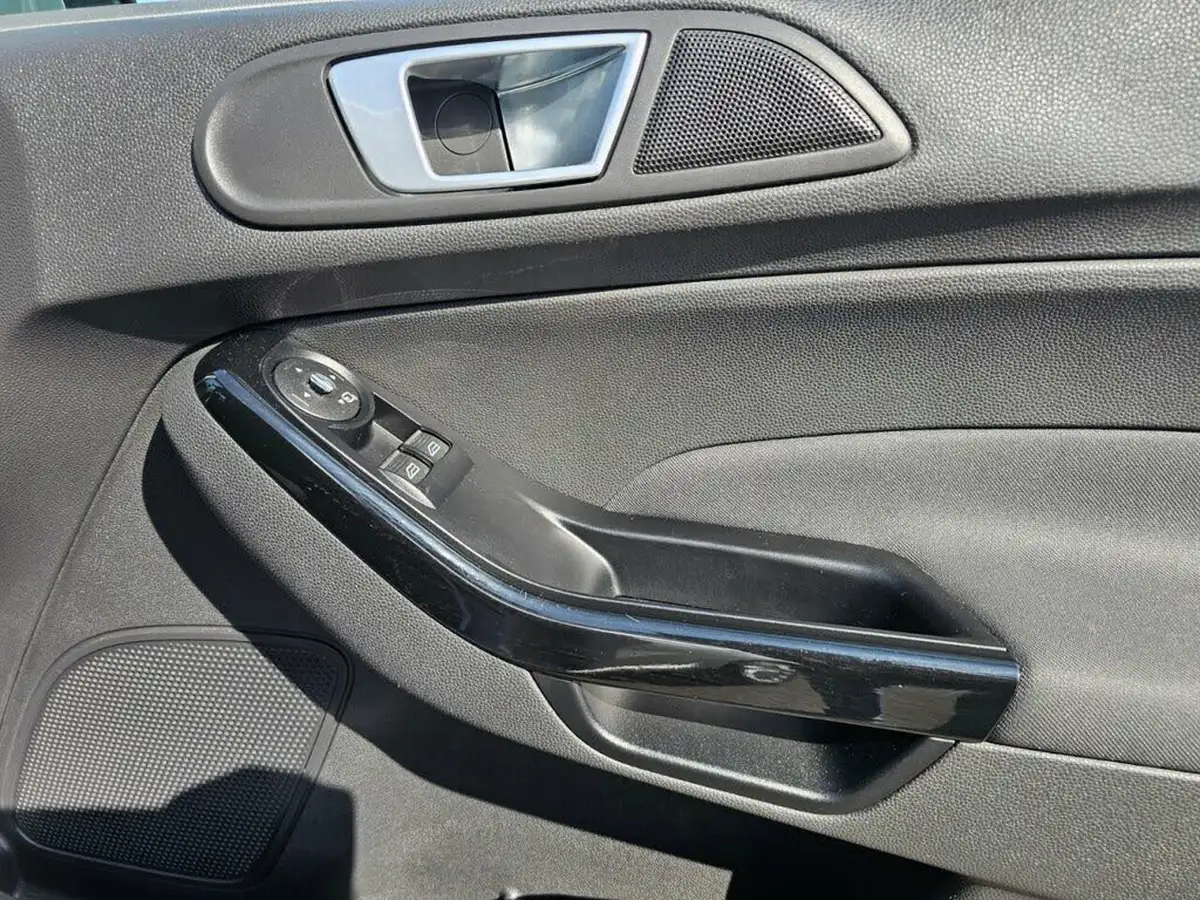 2013-ford-fiesta-10-titanium-100ps-ecoboost-ss-5d-big-9