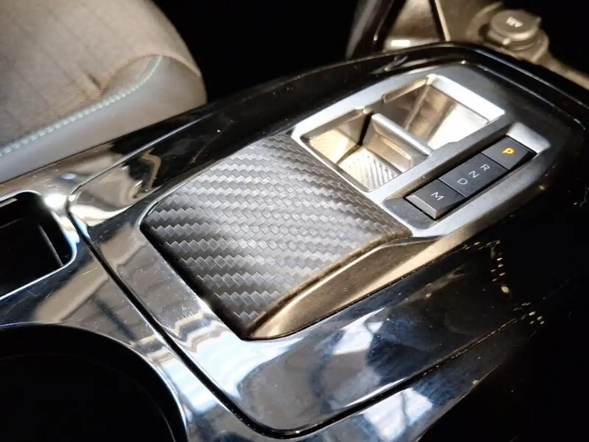 2023-peugeot-208-12-puretech-allure-premium-130ps-eat8-big-10