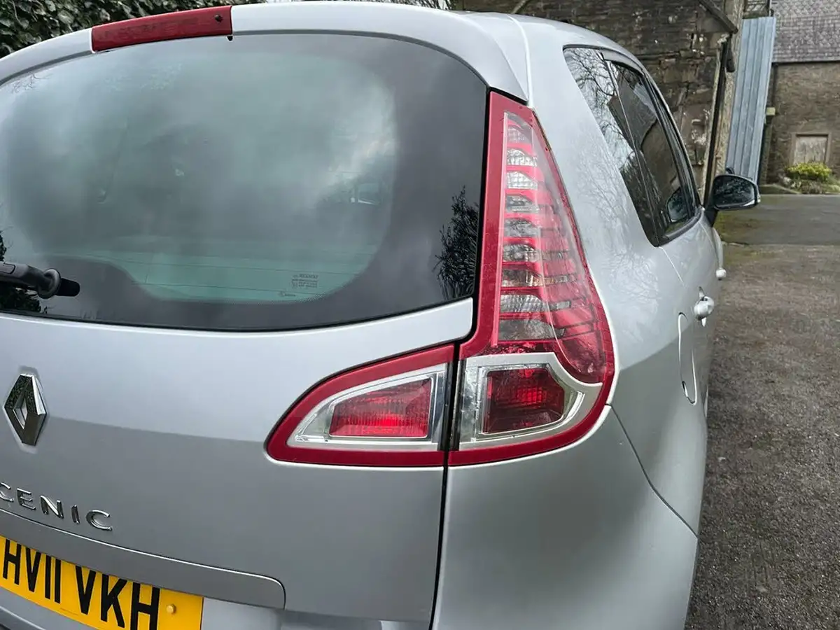 2011-renault-scenic-16-dynamique-tom-tom-big-56