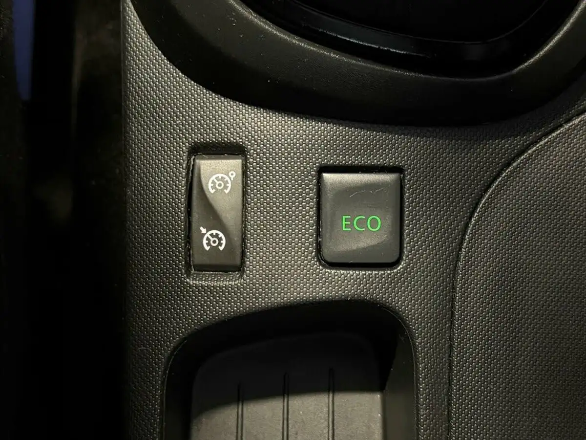 2015-renault-captur-09-dynamique-nav-big-12