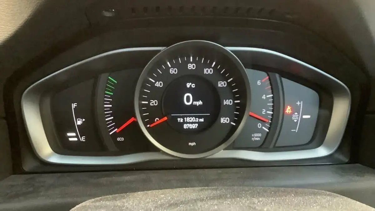 2015-volvo-v70-20td-d4-se-big-8