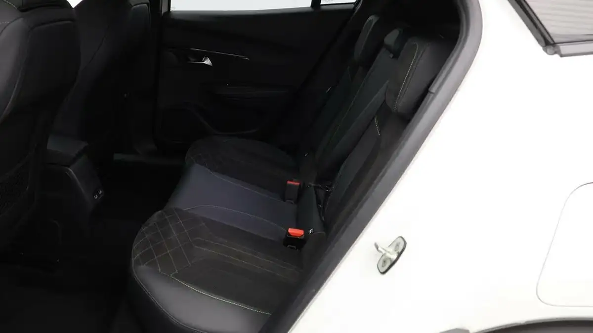 2022-peugeot-2008-suv-e-gt-premium-big-15
