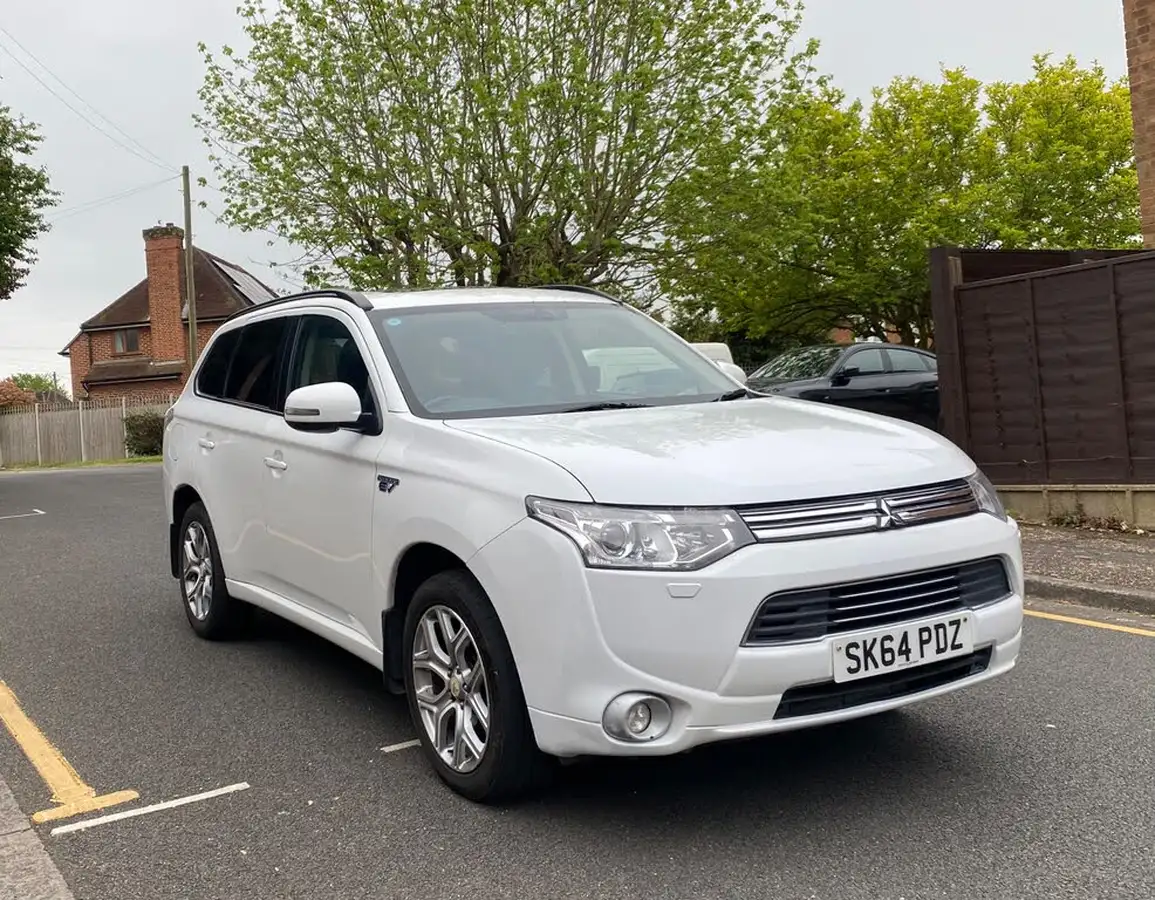 2014-mitsubishi-outlander-20-gx4h-big-0
