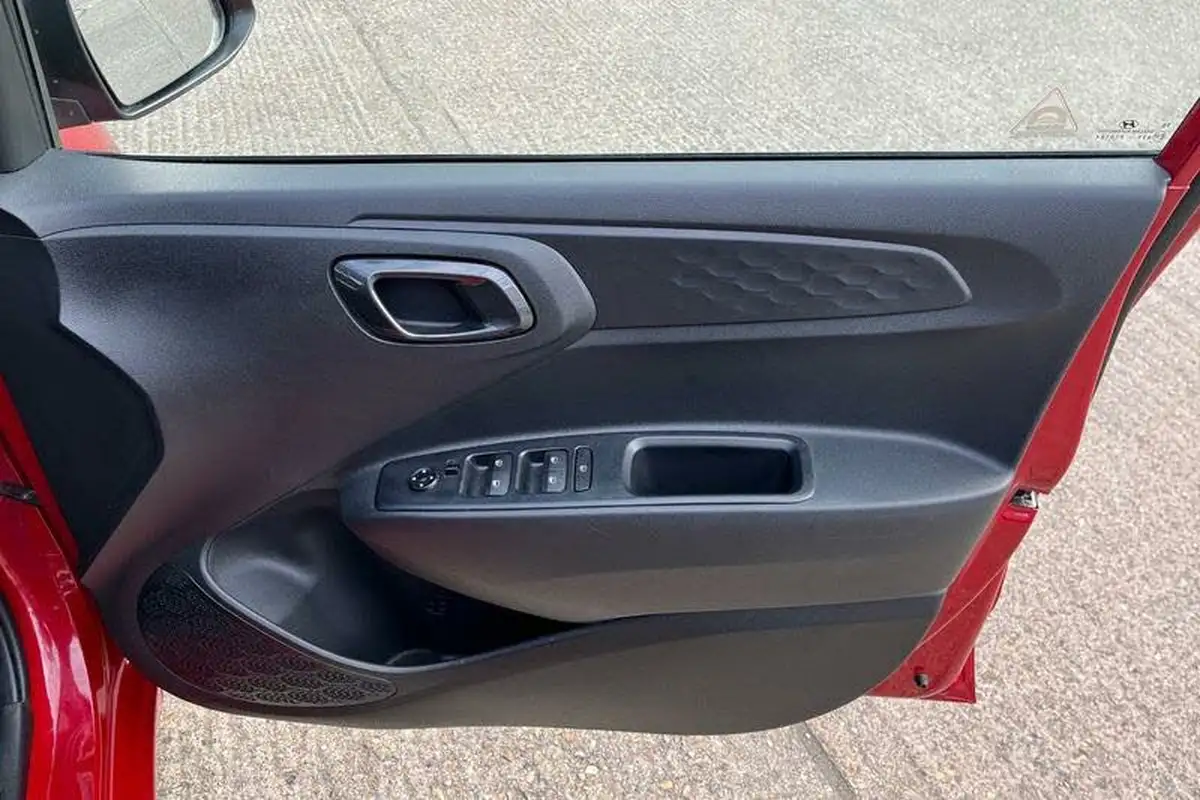2022-hyundai-i10-12-premium-auto-big-38