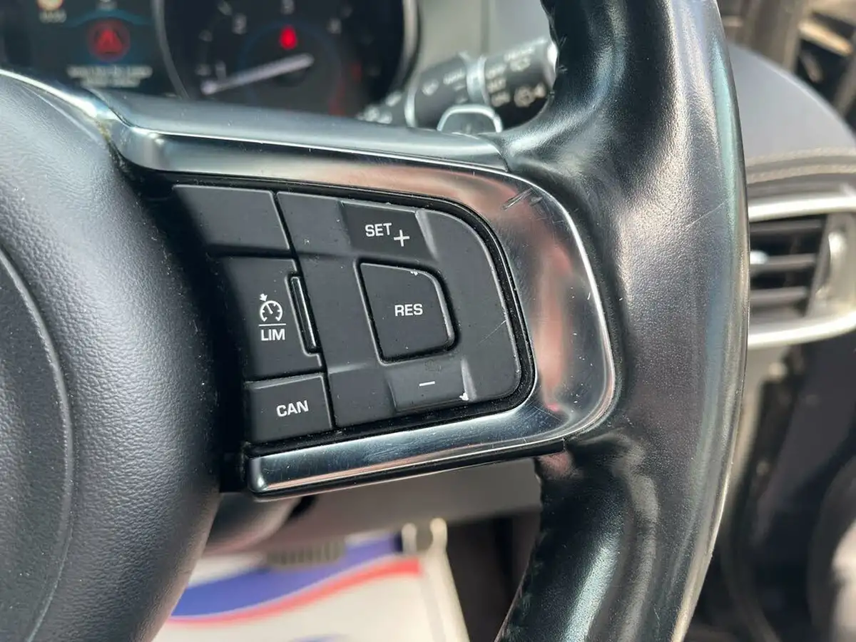 2016-jaguar-f-pace-30td-s-big-28