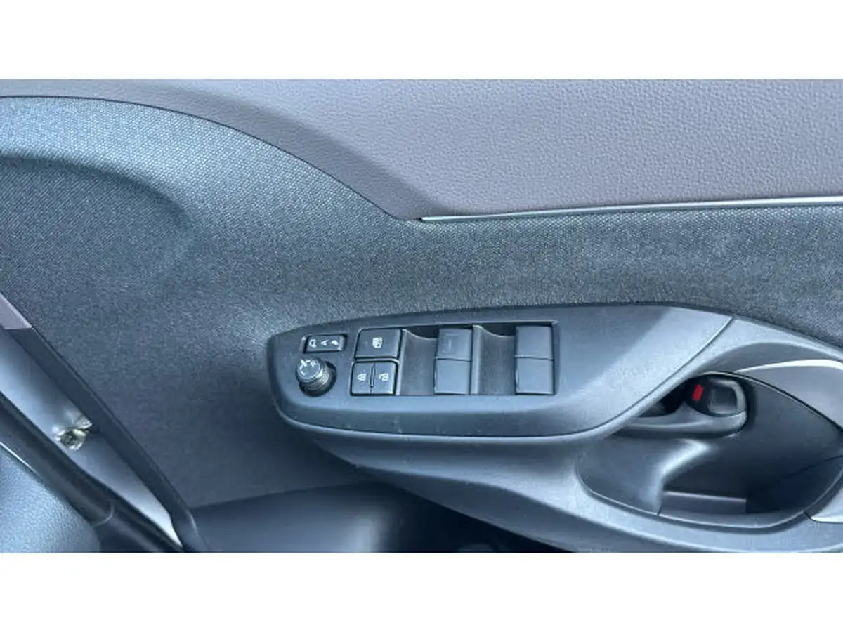 2022-toyota-yaris-cross-15-vvt-i-excel-big-31