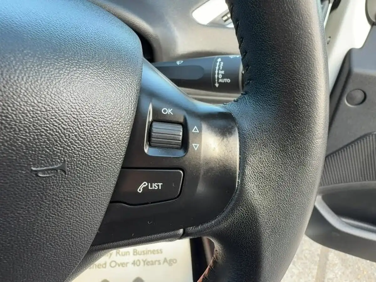 2014-peugeot-208-16-allure-5d-auto-big-34