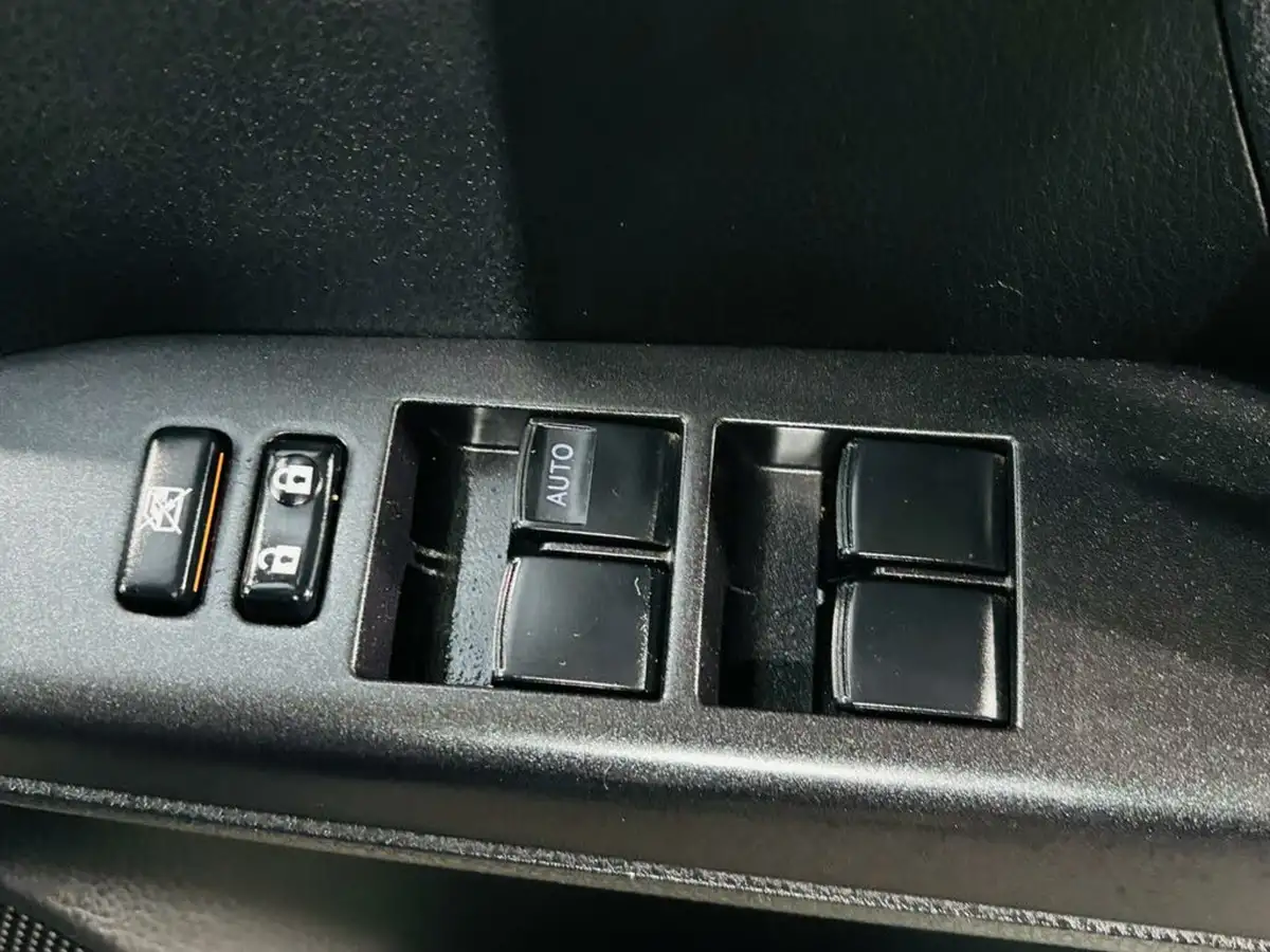 2016-toyota-rav4-25-vvt-i-icon-e-cvt-big-18