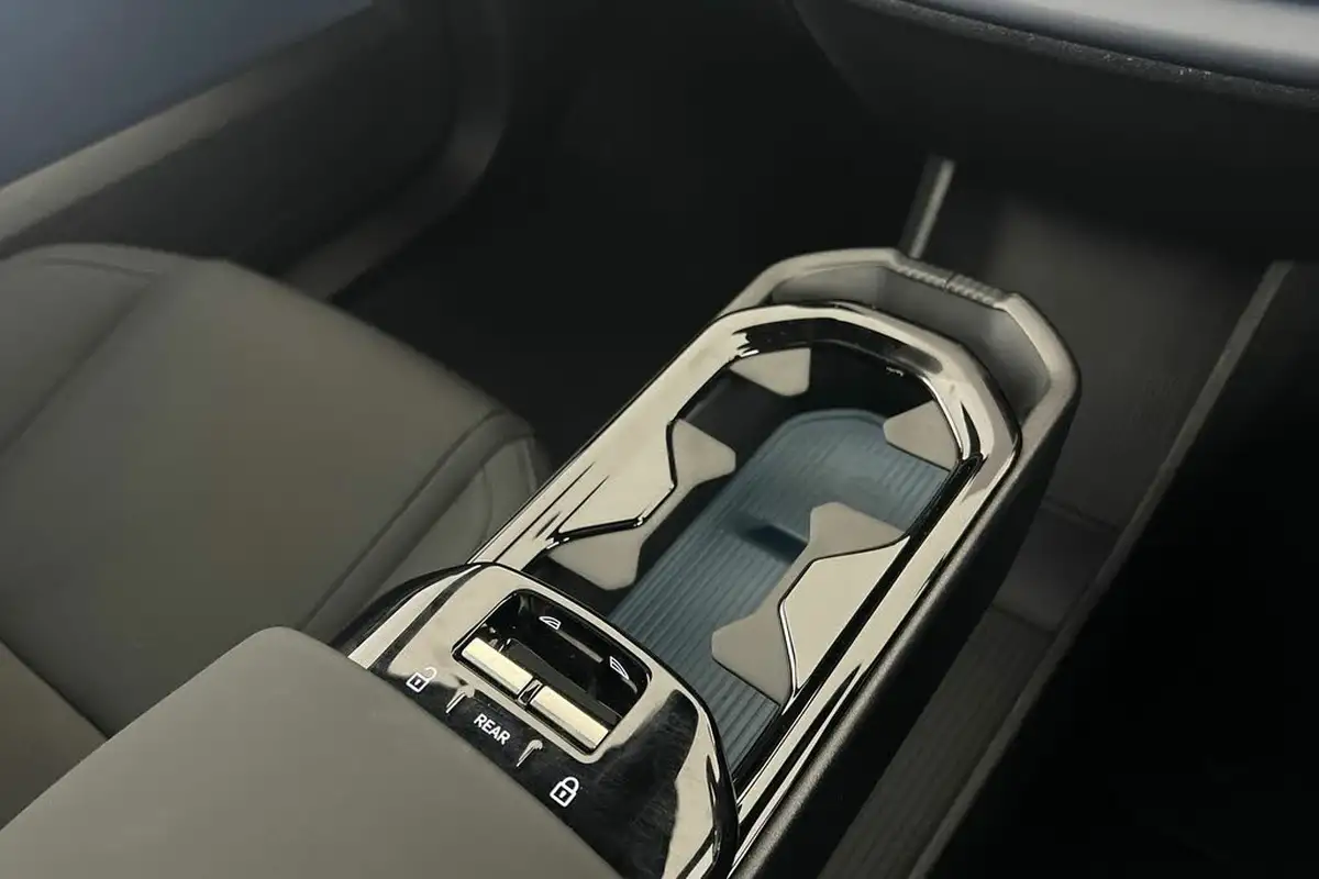 2024-volvo-ex30-e-single-motor-ultra-big-12