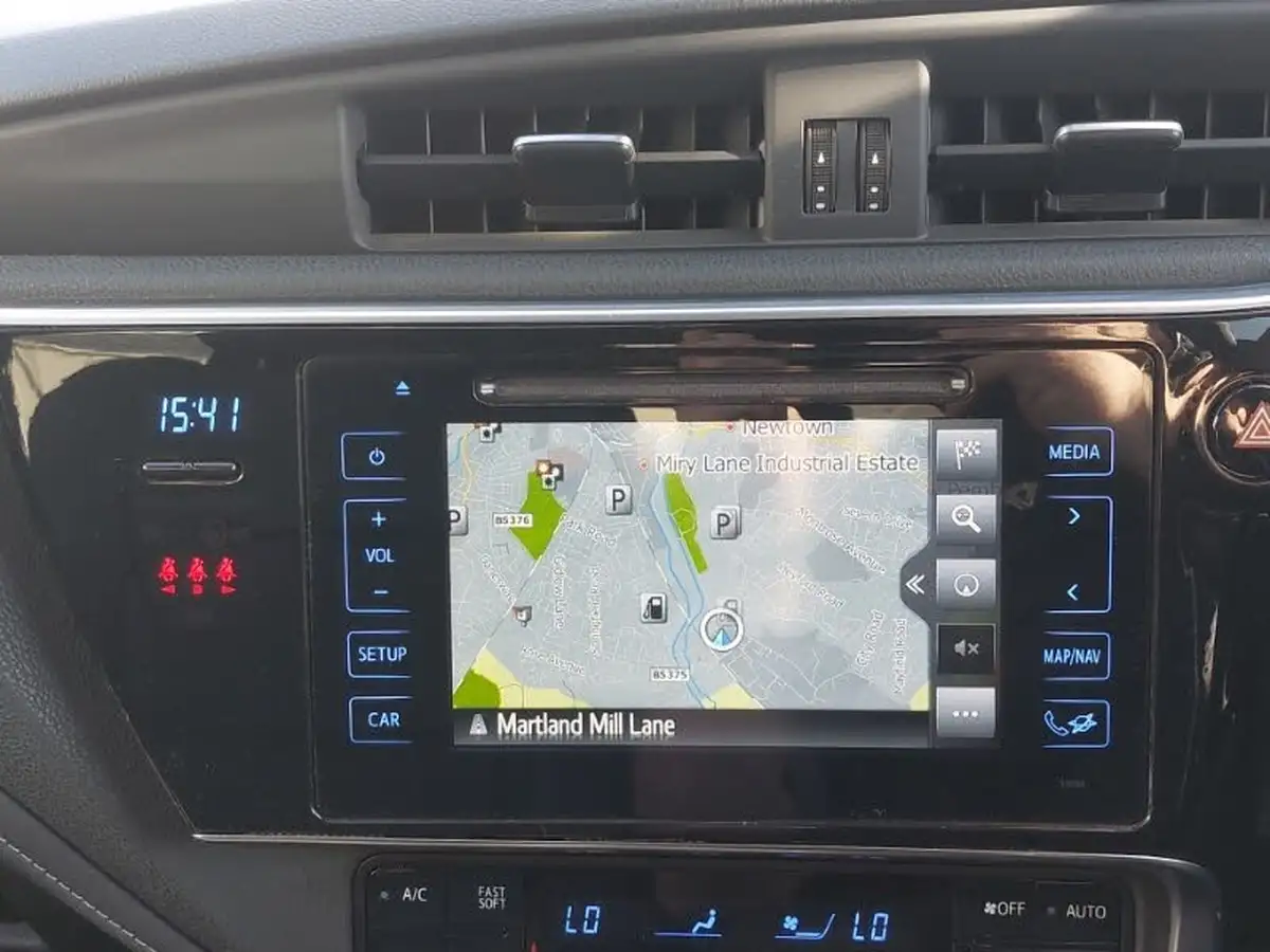 2018-toyota-auris-18-vvt-i-hsd-excel-estate-big-9