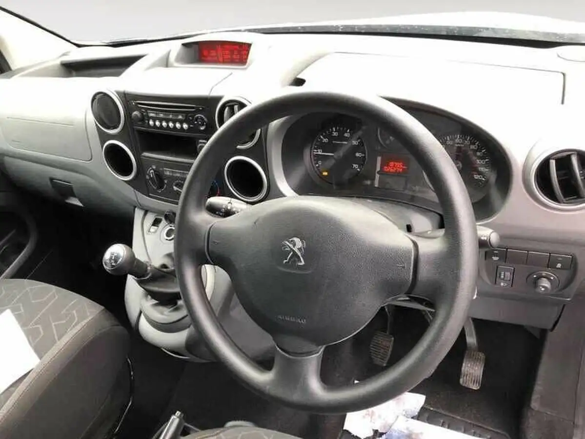 2017-peugeot-partner-big-4