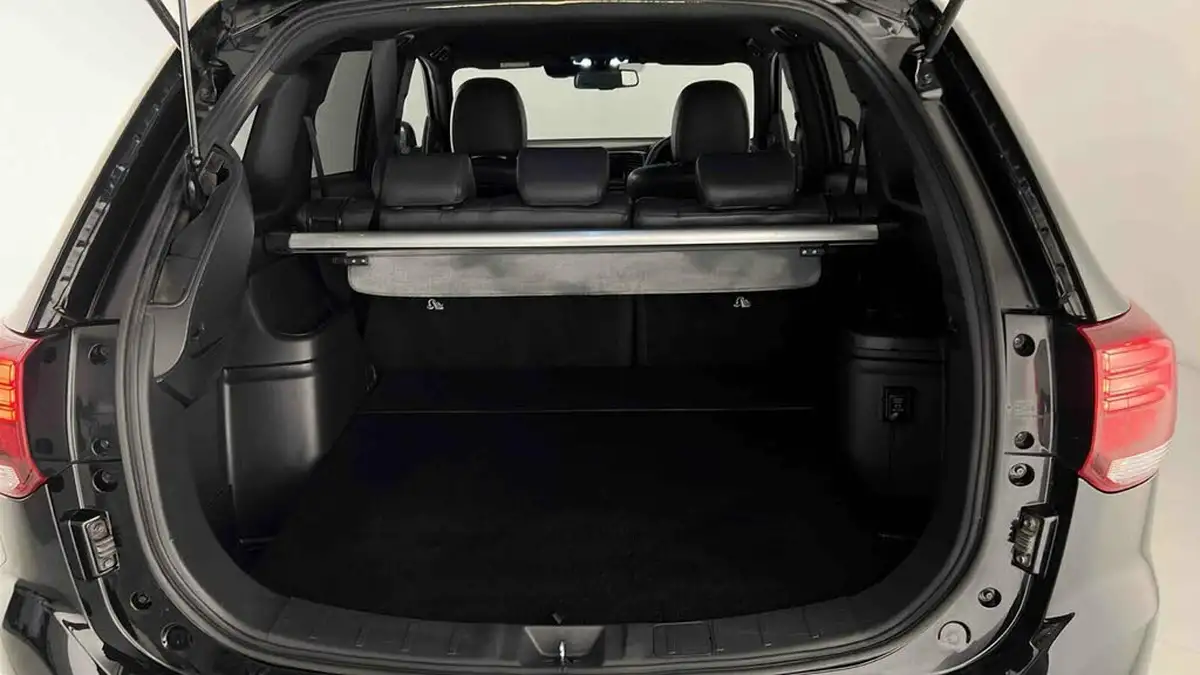 2019-mitsubishi-outlander-24-5hs-phev-big-12