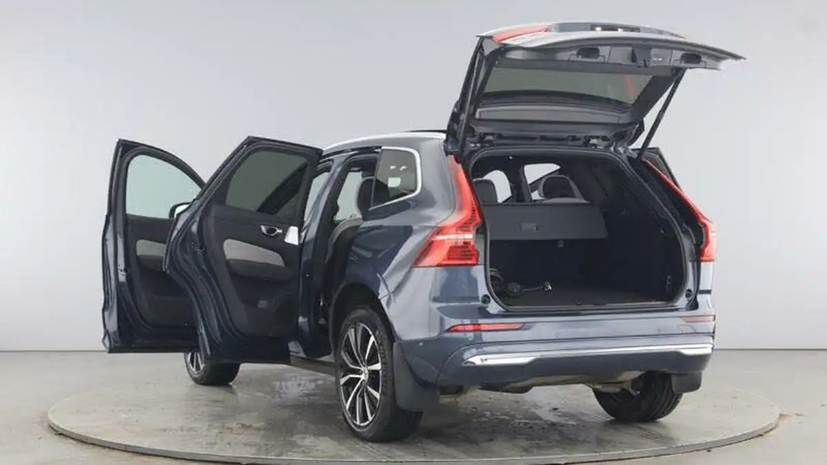 2023-volvo-xc60-20-t8-ultimate-dark-big-9