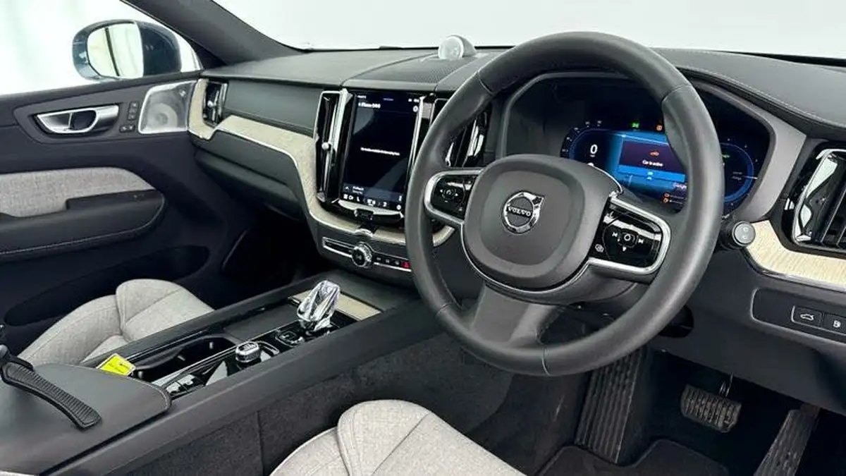 2023-volvo-xc60-20-t8-ultimate-dark-big-5